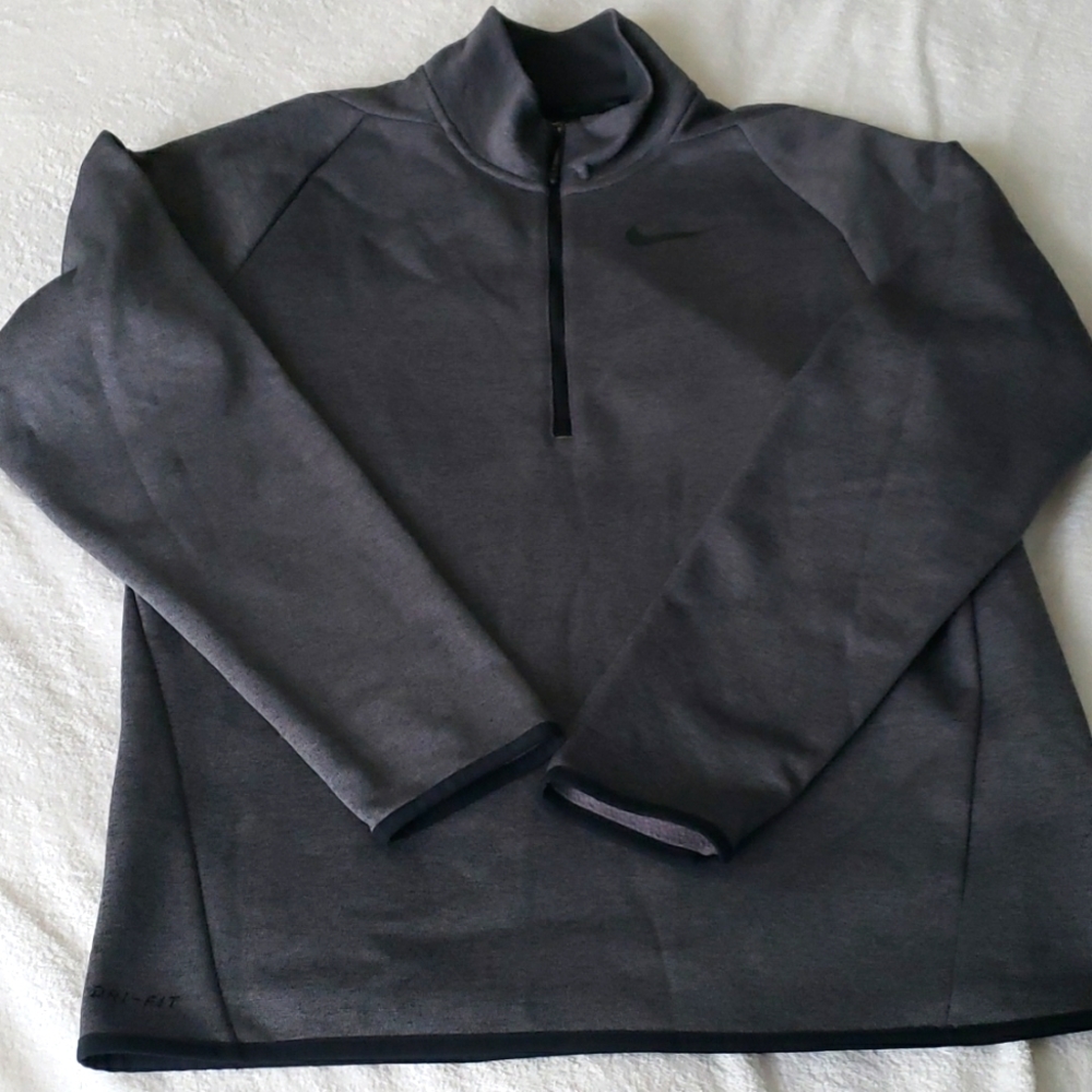 Nike long sleeve men training pullover size small